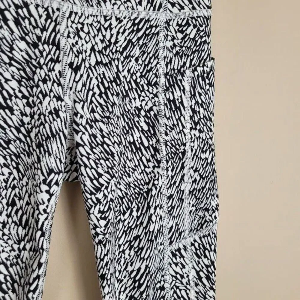 Athleta Size XS Ultimate Stash Textured 7/8 Tight Leggings Tailwind Black White - Picture 7 of 12